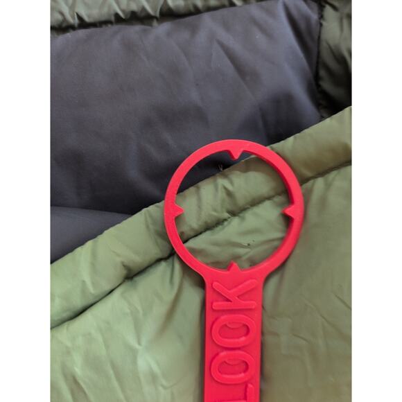 The North Face Men's L Green Down 550 puffer vest **AS IS** - Picture 11 of 14